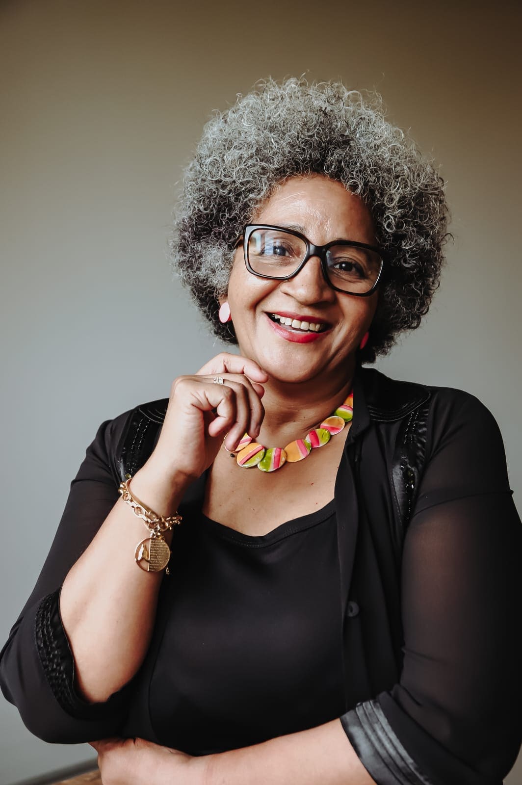 Erica Martins Especialista em terapias integrativas: atua com massagens, cuidados energéticos e práticas de autocuidado voltadas ao equilíbrio físico e emocional.